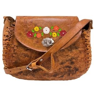 Vintage Leather Cross Body Purse
.